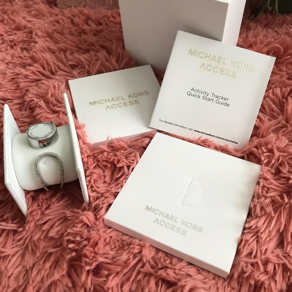 Michael Kors Access Bracelet Activity Tracker - Picture 5 of 9